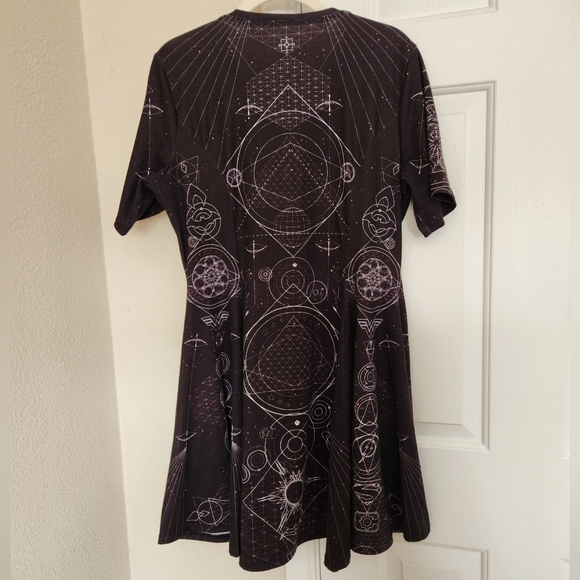 DC’ometry Evil Tee Dress Blackmilk Size Large - Picture 3 of 3